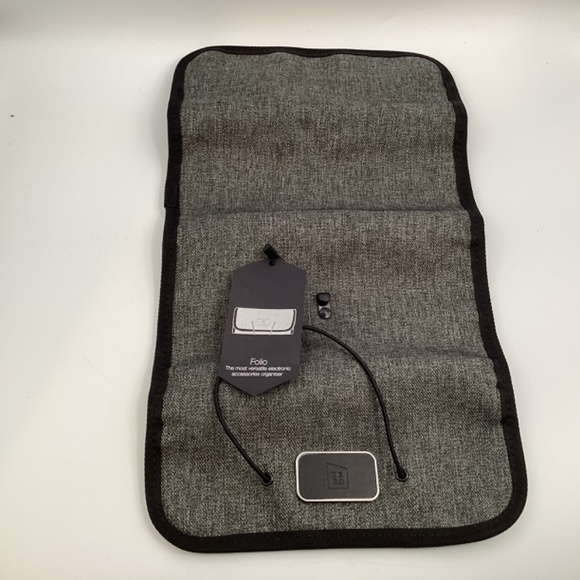 Folio Digital Storage Bag Electronic Accessories Charger Cable Organizer NWT - Picture 4 of 5